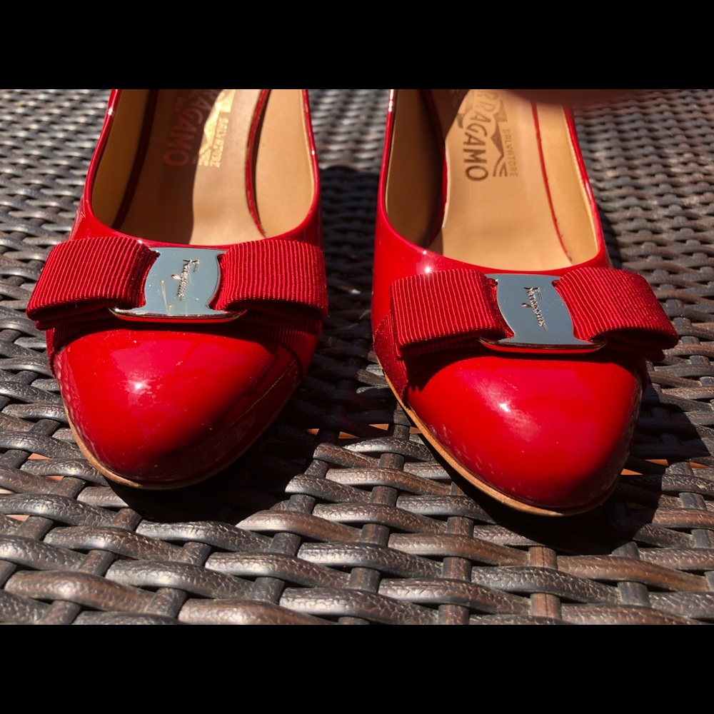 👠 👠 Ferragamo Red Carla Bow Pumps 👠 👠